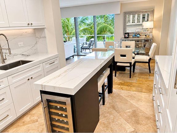 3rd image of 44 COCOANUT Row #222A