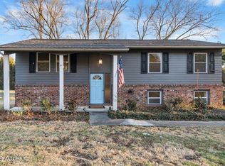 104 Macon Ln, Oak Ridge, TN 37830