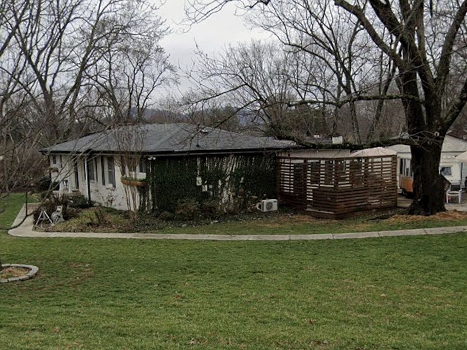 2nd image of 4913 Montclair Dr