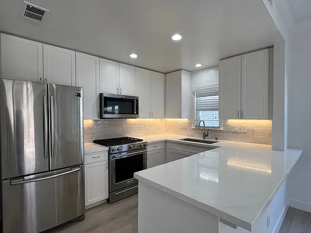 726 Cottage Ct — Photo 6