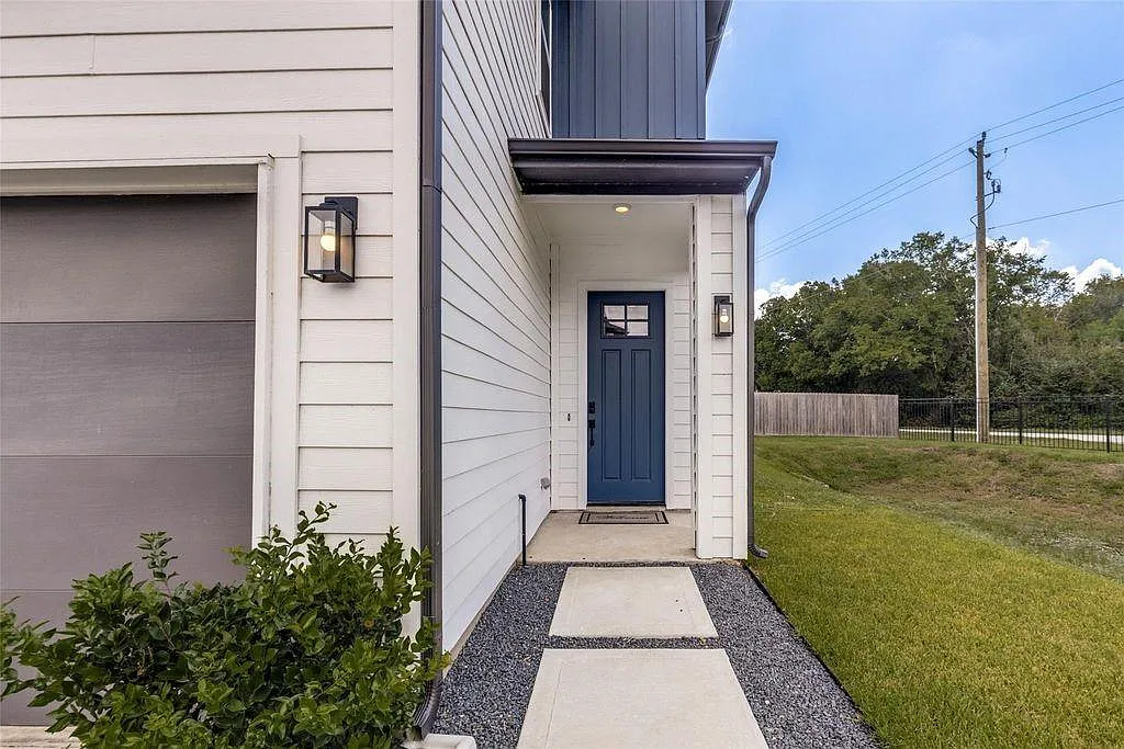 3 bed, 2.5 bath, 1546 sqft, $2,200 — Photo 2