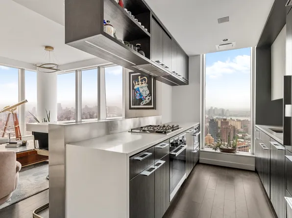 252 South Street 47K image 3 of 22