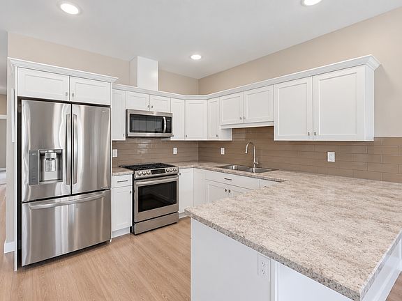 3rd image of 2352 Bossert Ave