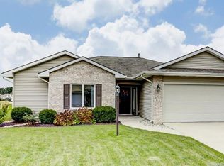 818 Larkwillow Ct, Huntertown, IN 46748