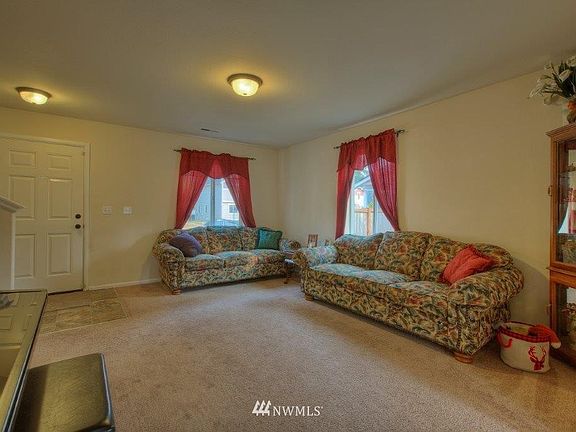 5th image of 2412 Redwood Court