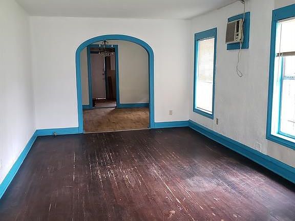 3rd image of 413 W Humble St