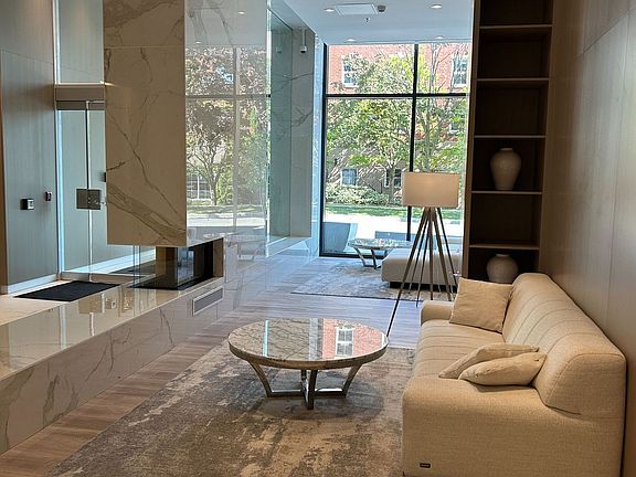 4th image of 370 Martha St #1702