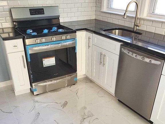 5th image of 2851 Tilrose Ave