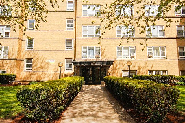 1st image of 5335 N California Ave APT 4D