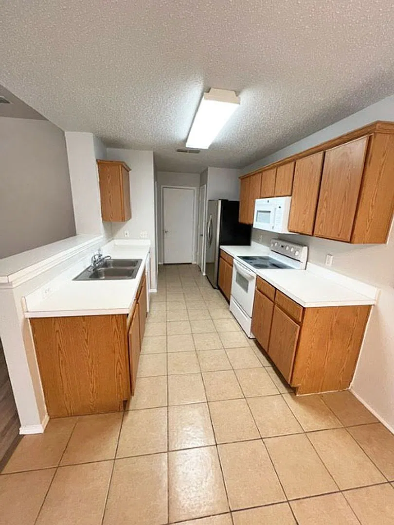 Great 3 Bdrm 2 Bath Home in Denton Tx — Photo 4