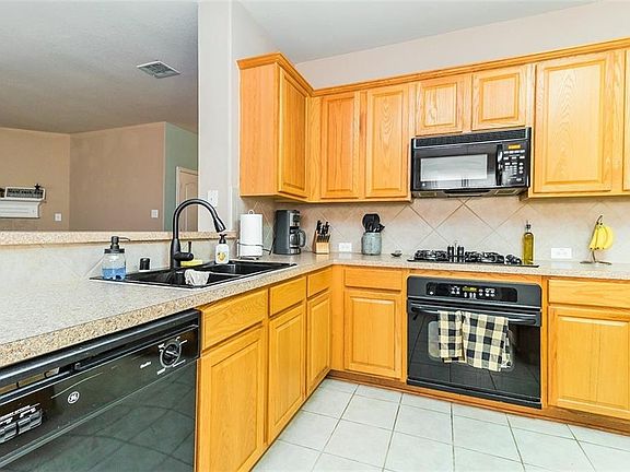 3rd image of 10513 Wentworth Dr