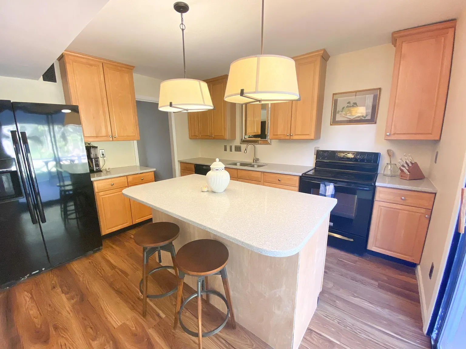 3 bed, 1.5 bath, 1408 sqft, $1,950 — Photo 3