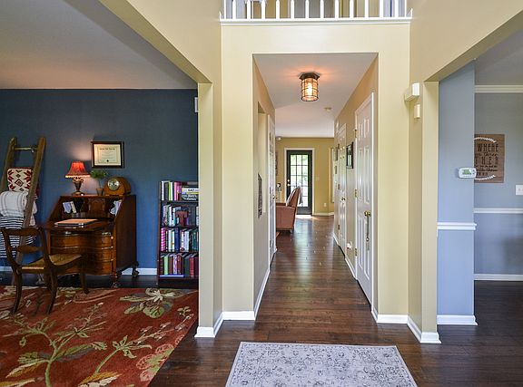3rd image of 39W525 Schoolhouse Ln