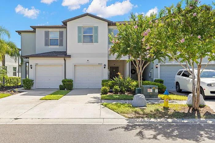 3 bed, 2.5 bath, 1800 sqft, $2,400 — Photo 1