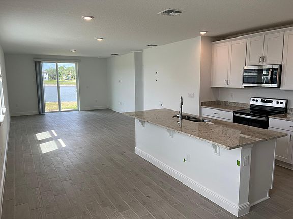 3rd image of 145 Links Terrace Blvd