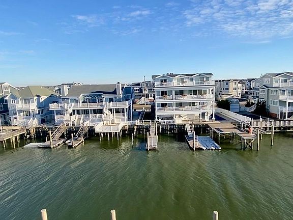 5th image of 2425 Harbor Ave #2425