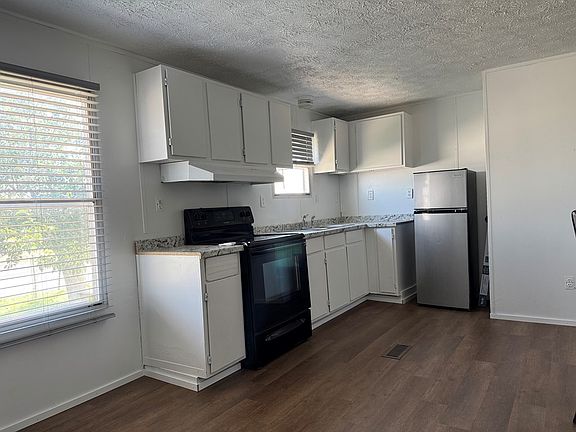 2nd image of 7100 Airline Dr #473