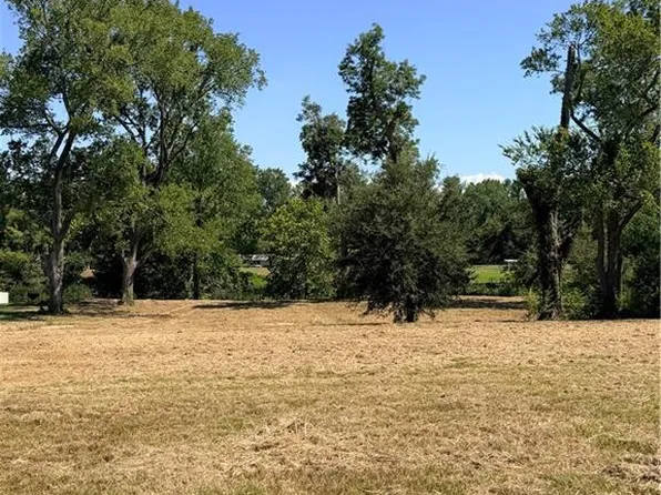 5 Rose Hill Plantation Rd, Natchez, LA 71456