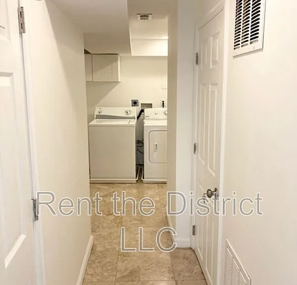 624 Orleans Pl NE — Photo 17