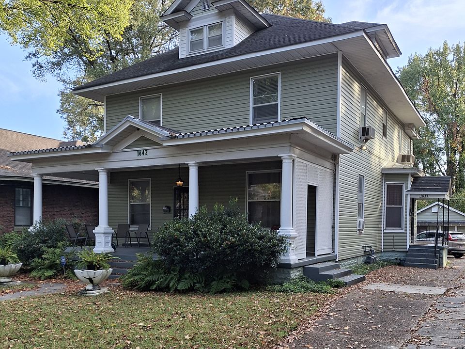 Apartment is located on the right side of Tri-plex. See side porch entrance. Parking spot is directly in front of entrance.