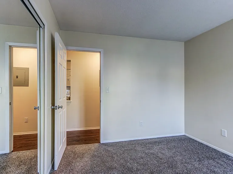 Royalwood Apartments — Photo 16