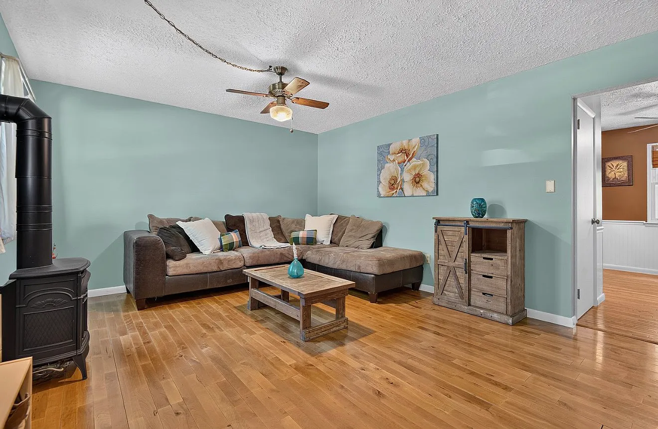 1088 Monticello Ln — Photo 2