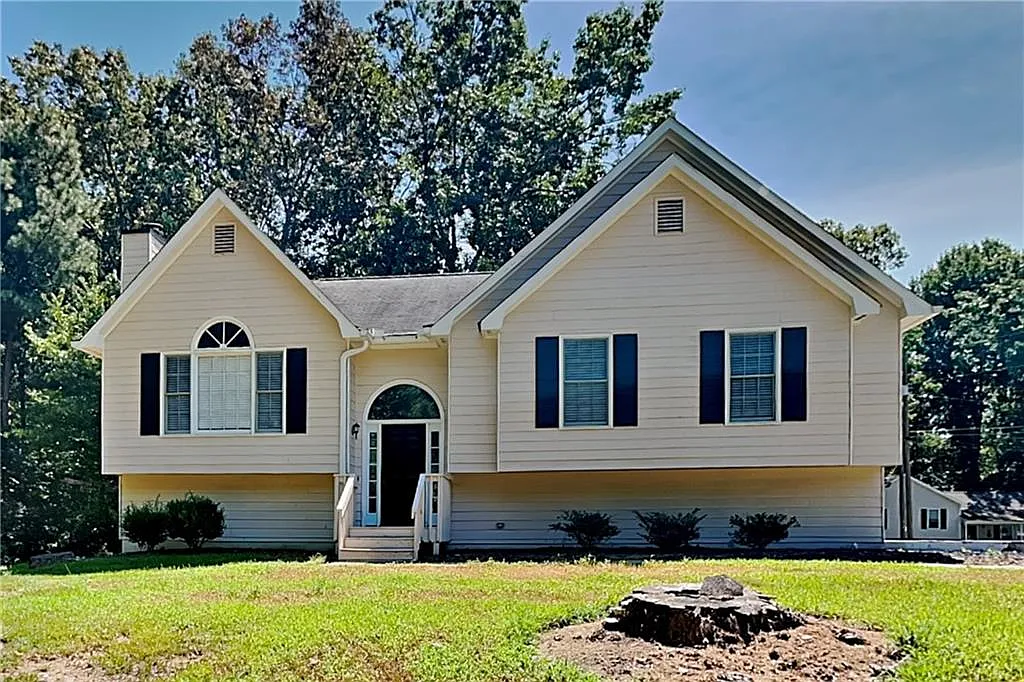3 bed, 2.0 bath, 1438 sqft, $1,800 — Photo 1