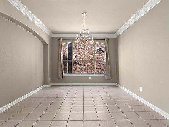 5th image of 3739 Capitol Ln