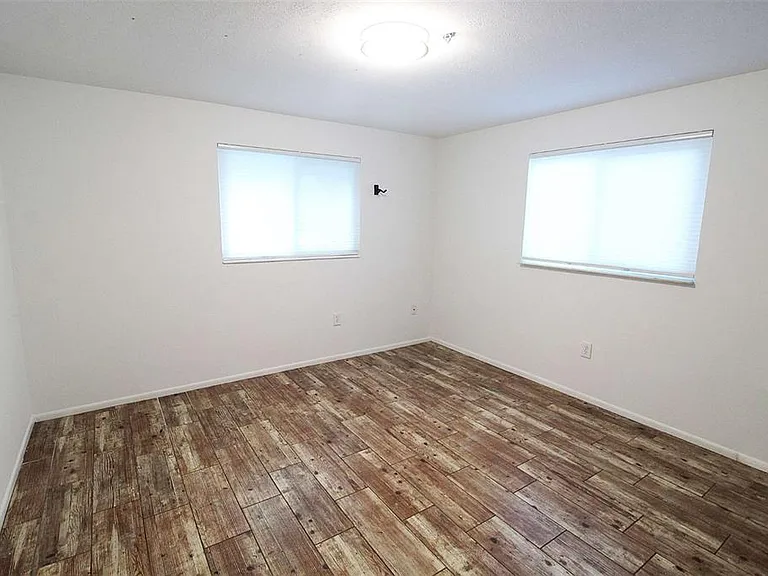 5521 Yorkshire Way — Photo 3