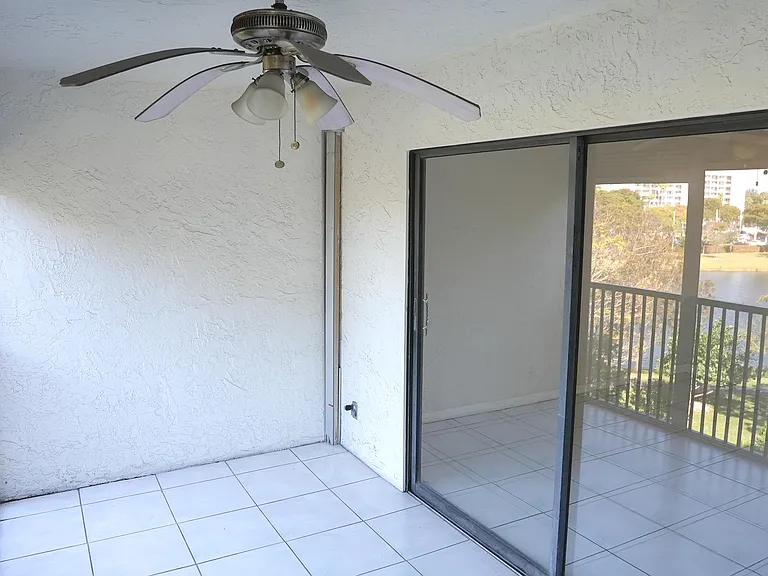 2112 S Cypress Bend Dr #404 — Photo 15