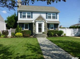 1903 Beech St, Wantagh, NY 11793