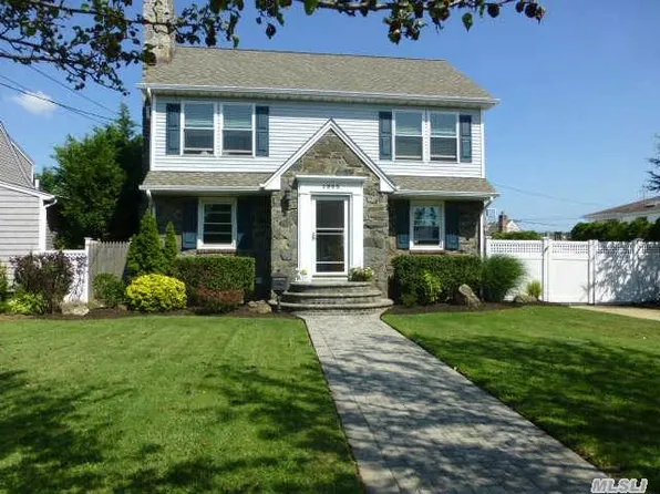 1903 Beech St, Wantagh, NY 11793