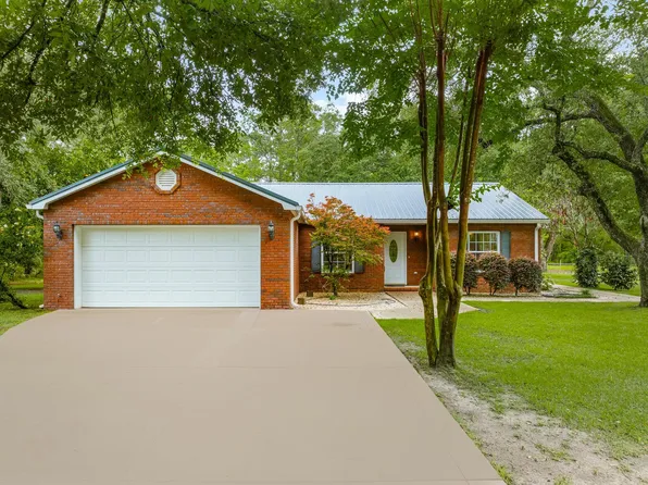 107 Rodney Dr, Freeport, FL 32439