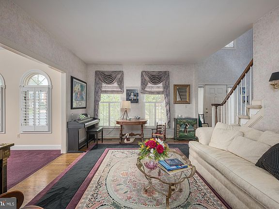 4th image of 8399 Piping Rock Ct