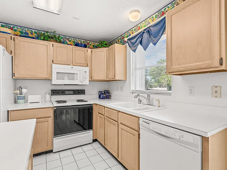 2746 Linkside Dr — Photo 5