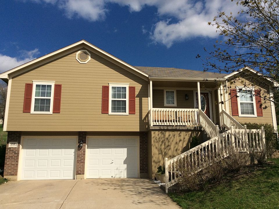 1st image of 717 SW Ginger Hill Dr
