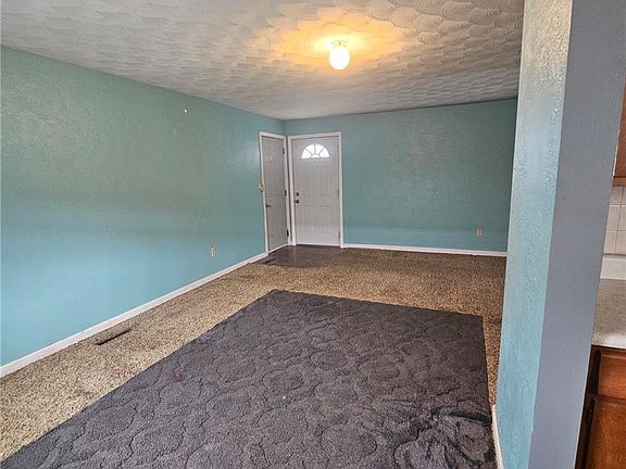 4th image of 303 Crescent Dr