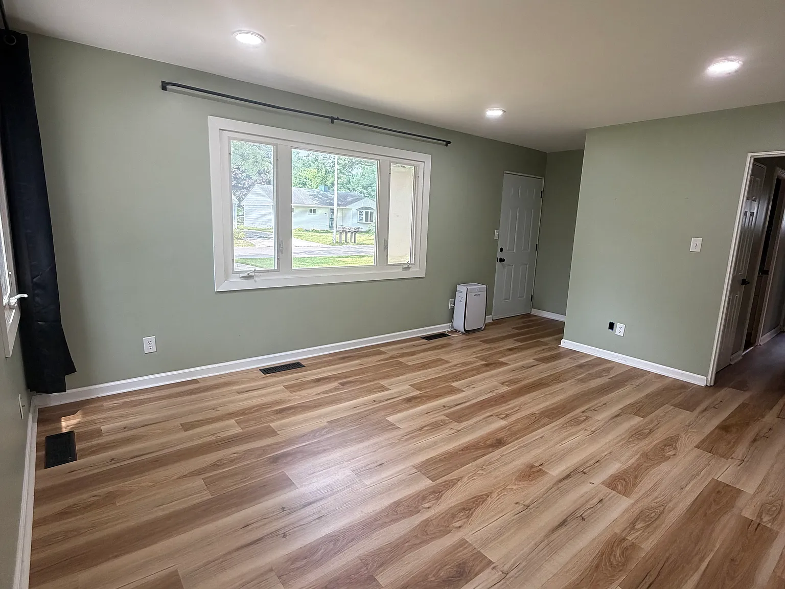 3 bed, 864 sqft, $1,600 — Photo 3