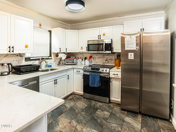 3rd image of 9688 Stony Hollow Dr