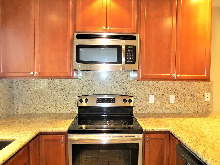 La Paloma Apartments — Photo 4