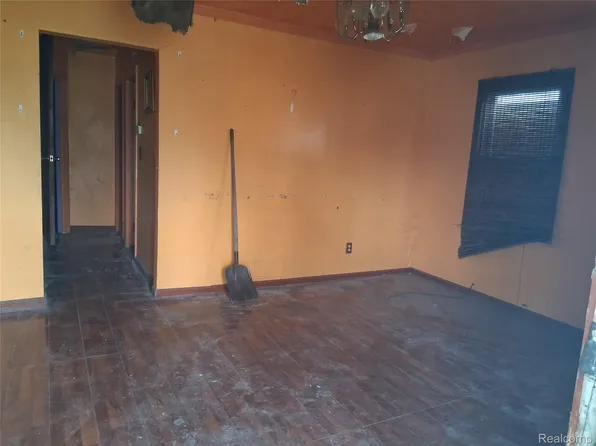 709 E Margaret St, Highland Park, MI 48203