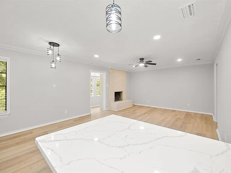 1803 S Park St — Photo 12