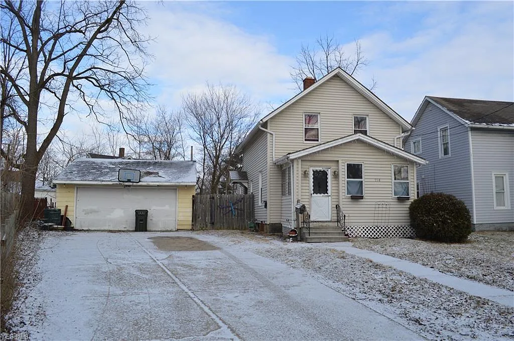 758 W River Rd N photo 1