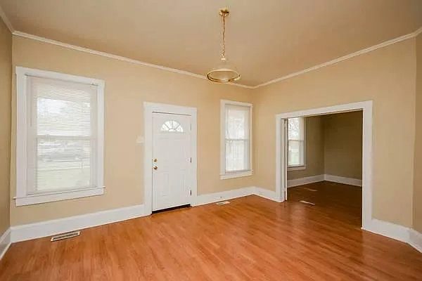 3 bed, 1.5 bath, 1240 sqft, $1,100 — Photo 3