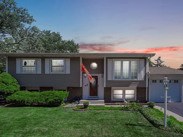 112 S Orchard Dr, Bolingbrook, IL 60440