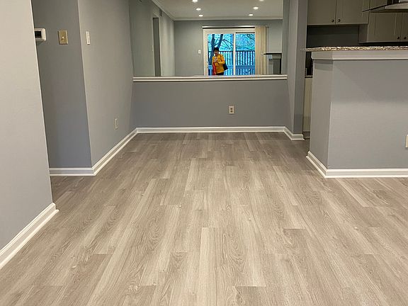 2nd image of 1534 Lincoln Way APT 103