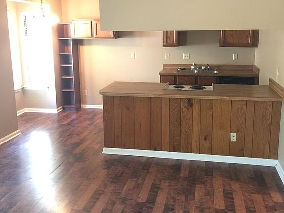 3rd image of 6975 Amberly Way Dr