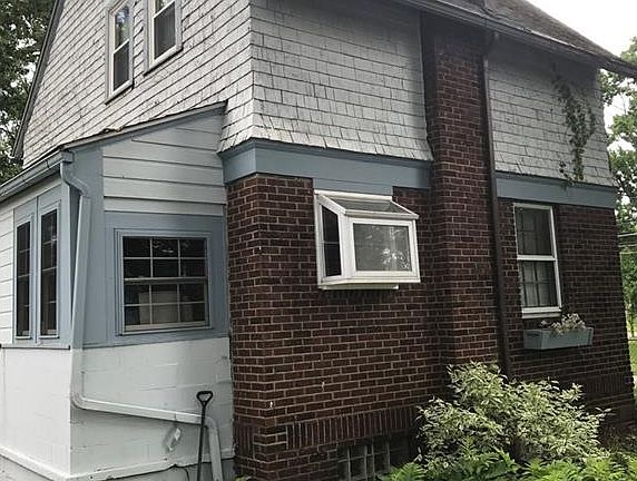 2nd image of 1862 Tonawanda Ave