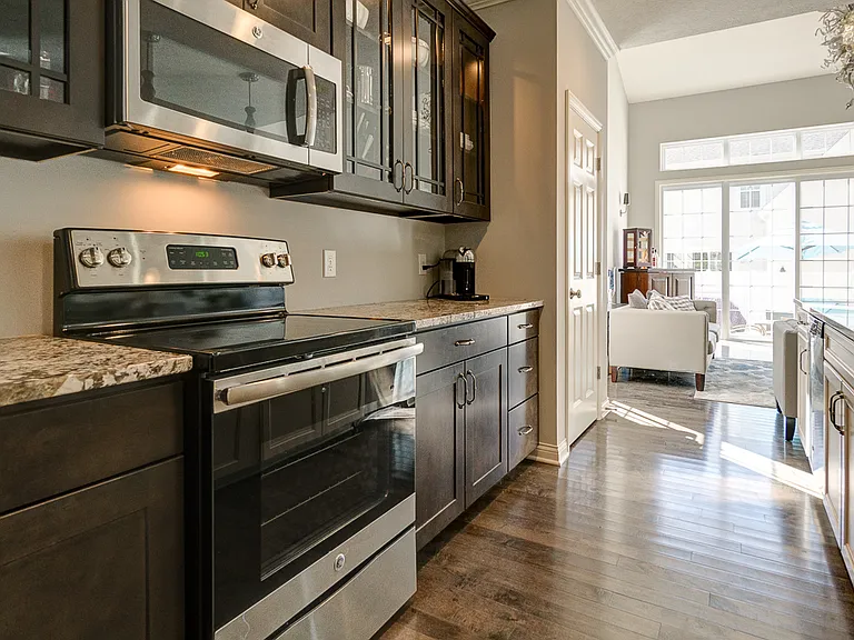 8045 Butterworth Green Dr — Photo 7