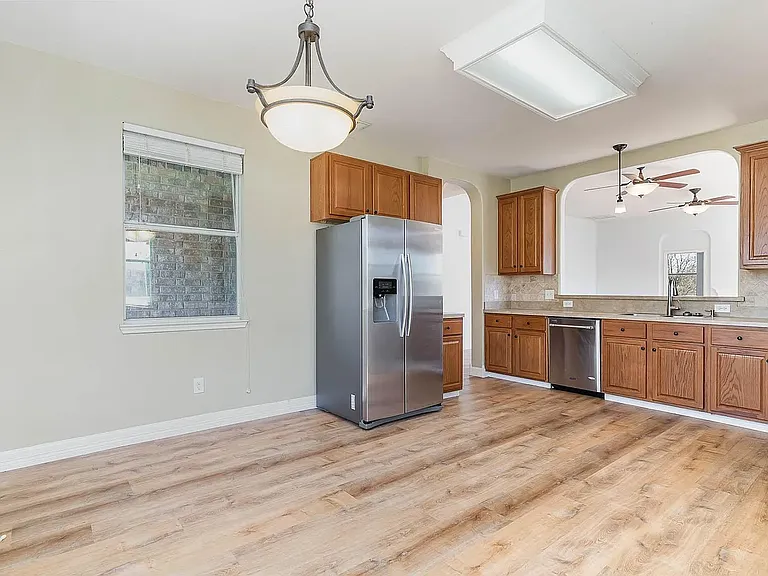 1300 Clear Creek Dr — Photo 8